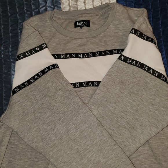 BooHoo Man Sweatshirt and Short Set - Picture 4 of 4